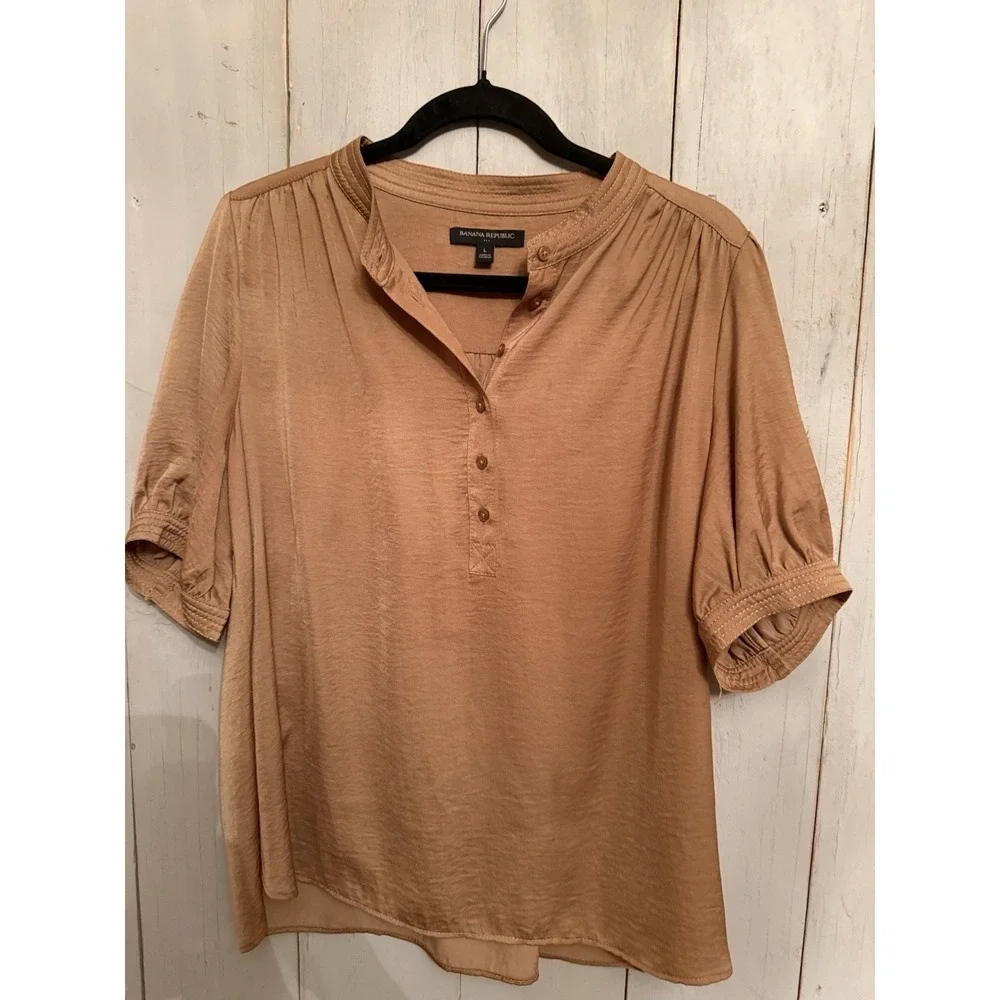 Banana Republic Volume Puff Short Sleeve Blouse Sz-Lg Tan Satin Silky Button